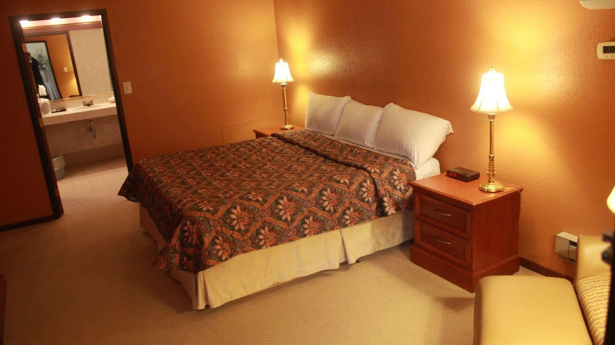 Shawano Four Seasons Resort Экстерьер фото